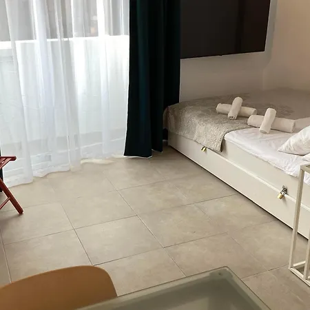 Apartamento With Small Balcony