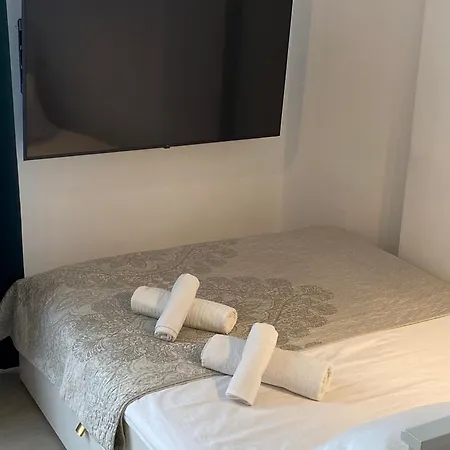 Apartman With Small Balcony